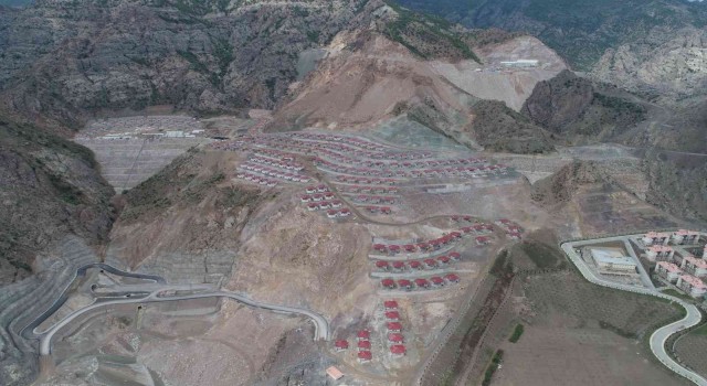 Baraj suları altında kalacak olan Tekkale köyünün yerine inşa edilen yeni köyün yüzde 84ü tamamlandı