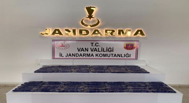 Başkalede 39,5 kilo esrar ele geçirildi