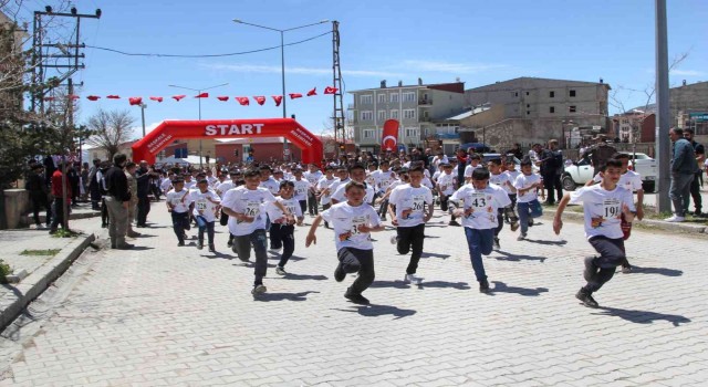 Başkalede ‘Okullar Arası Kros Yarışması düzenlendi