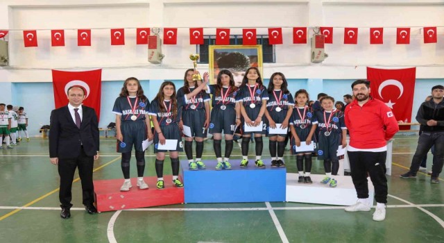 Başkalede ‘Ortaokullar Arası Futsal Turnuvası tamamlandı