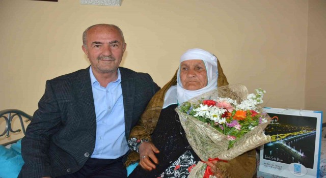Başkan Akmandan anlamlı ‘Anneler Günü ziyareti