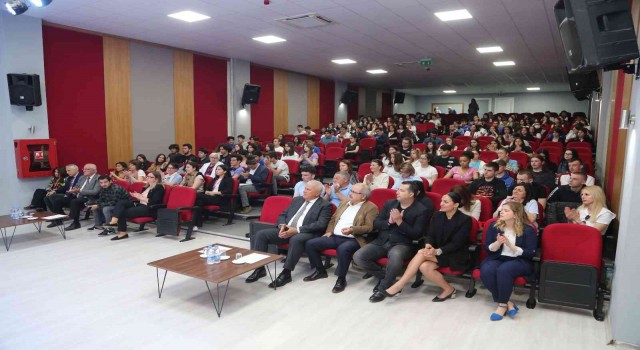 Başkan Atay yabancı öğrencilerle bir araya geldi