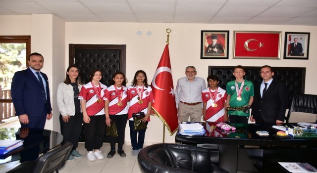 Başkan Bozkurttan Türkiye Şampiyonasına katılıcak öğrencilere moral ve destek