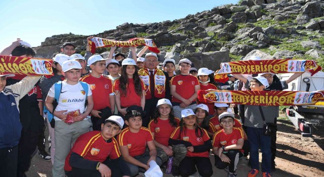 Başkan Büyükkılıç: Fidanlarda gençlerimiz de ülkemizin geleceği