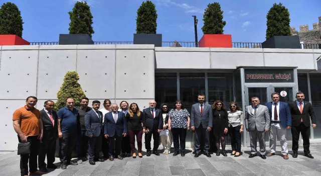 Başkan Büyükkılıç, Müze Gününde gençlerle sergi açtı, türkü söyledi, müjde verdi
