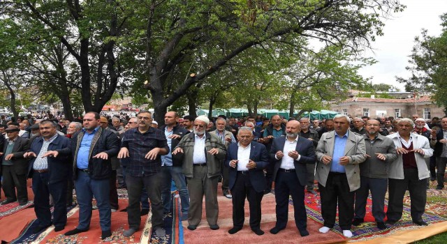 Başkan Büyükkılıç, şükür ve yağmur duasına katıldı