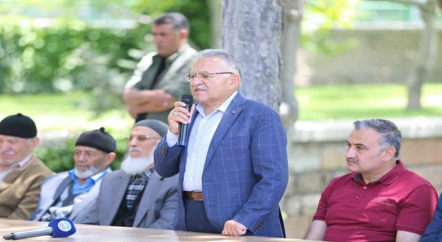 Başkan Büyükkılıç, Talas Gençlik Merkezinde gençler ve veliler ile buluştu