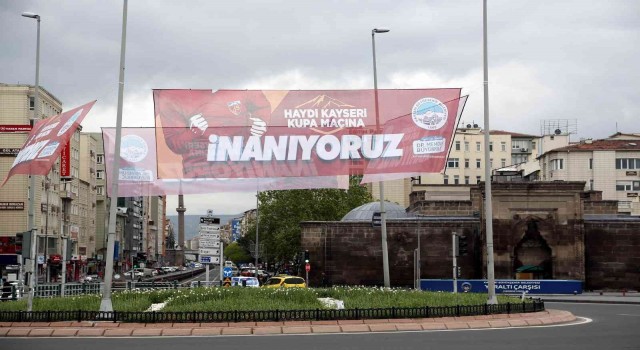 Başkan Büyükkılıçtan Kayserispora pankartlı destek