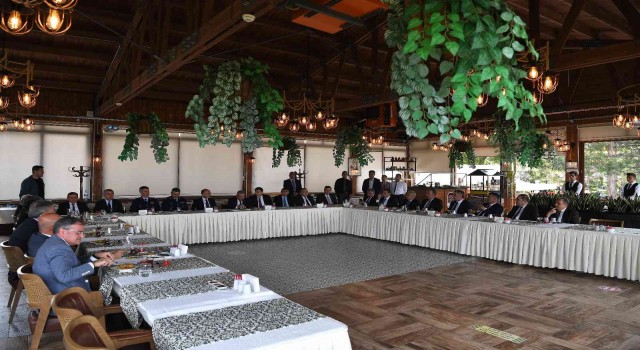 Başkan Büyükkılıçtan Vali Günaydın onuruna veda yemeği