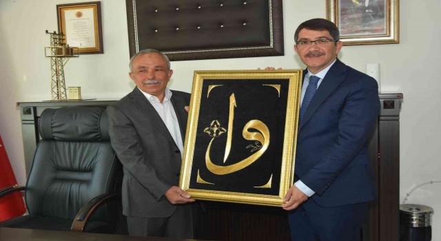 Başkan Çelikten çiçeği burnunda başkanlara tebrik