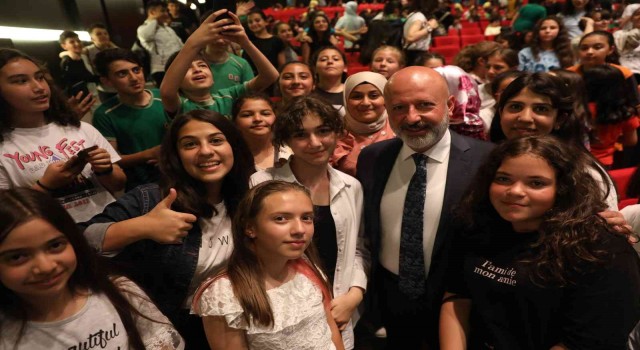 Başkan Çolakbayrakdar: “Gençlerimizle büyük ve güçlü Türkiyeyi inşa ediyoruz”