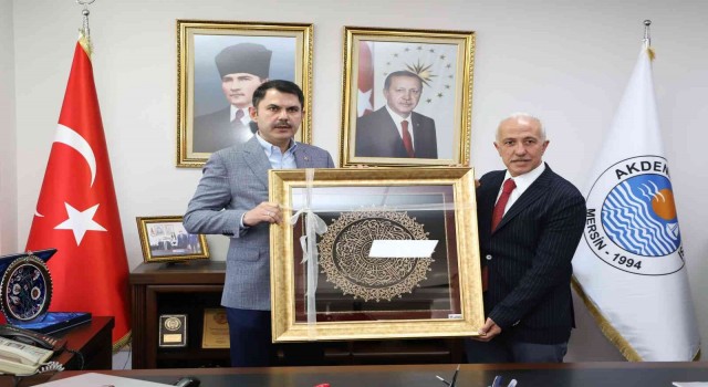 Başkan Gültak, Bakan Kuruma projelerini anlattı