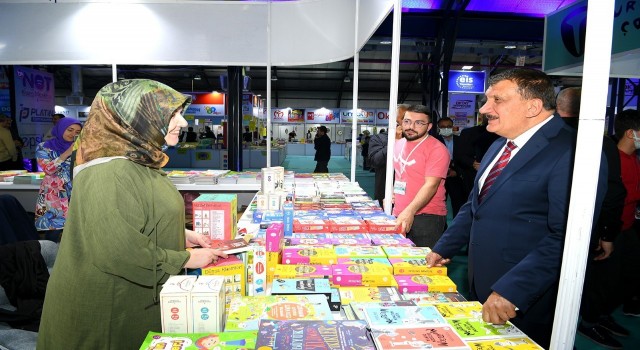 Başkan Gürkandan Kitap Fuarına övgü