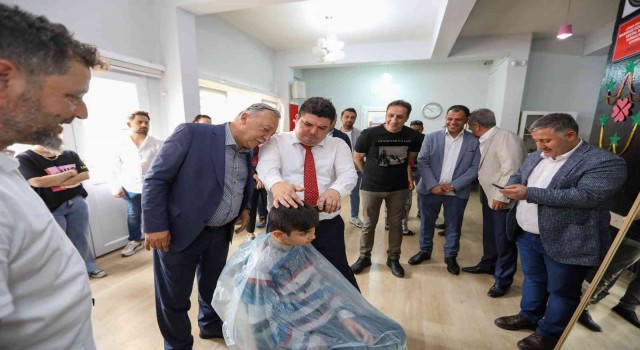 Başkan Kılıçtan çocuklara bayram tıraşı