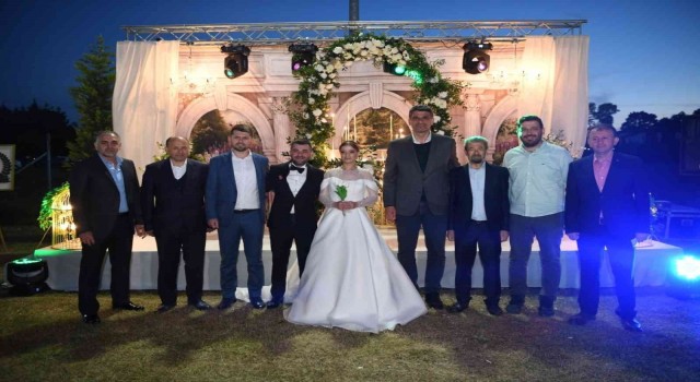 Başkan Kocaman, çiftleri yalnız bırakmadı