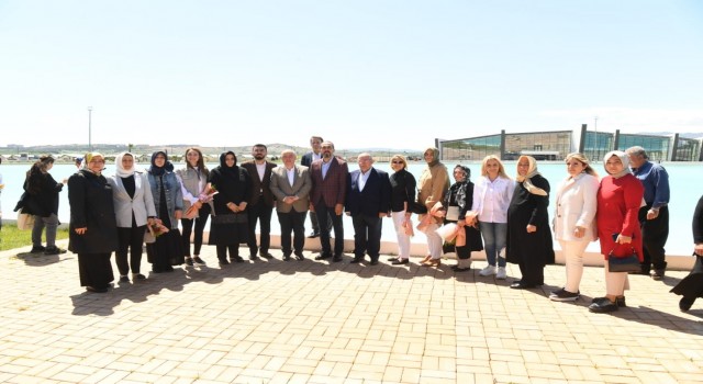 Başkan Mahçiçekten anlamlı Anneler Günü kutlaması