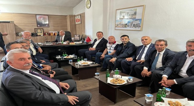 Başkan Ömer Günel Belediye Başkanları Toplantısı için Vanda