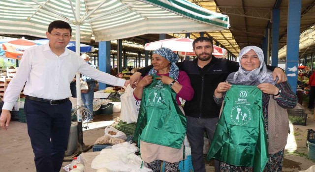 Başkan Özcandan annelere anlamlı hediye