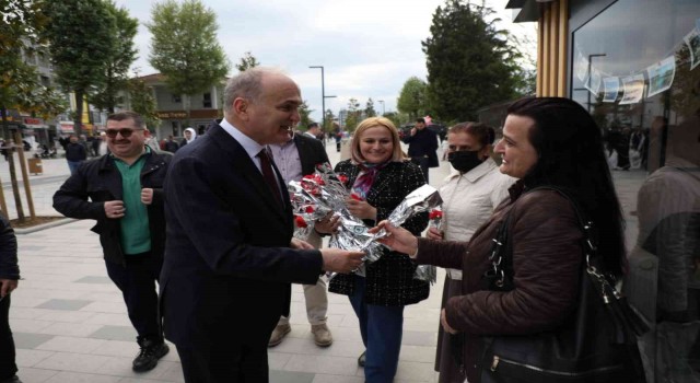 Başkan Özlüden Anneler Günü jesti