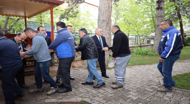 Başkan Öztürk belediye personelleri ile bayramlaştı