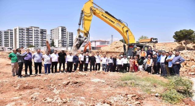 Başkan Tütüncü, Antalyanın en büyük kütüphanesine ilk kazmayı vurdu