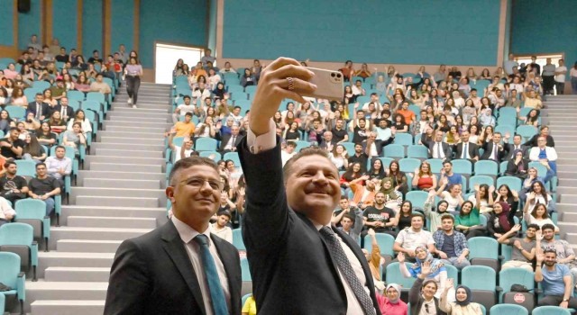Başkan Yılmaz, BAÜN de gençlerle buluştu