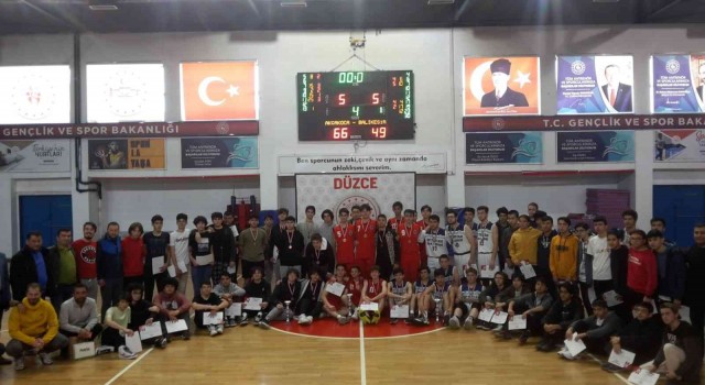 Basketbolda şampiyon Akçakoca Fen Lisesi oldu