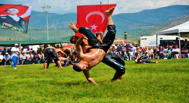 Başpehlivanlar Egenin Kırkpınarı Helvacıda er meydanına iniyor