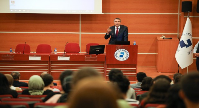 Başsavcı Bölükbaşı ve Rektör Kutluhandan geleceğin hukukçularına önemli tavsiyeler