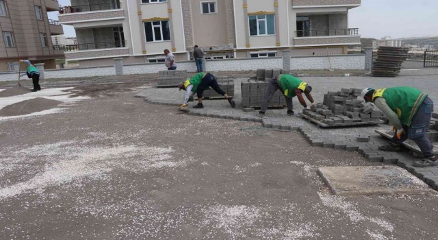 Batıkentte yeni yollar kilitli parkeyle döşeniyor