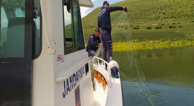 Batmanda kaçak balık avlayan 19 kişiye para cezası