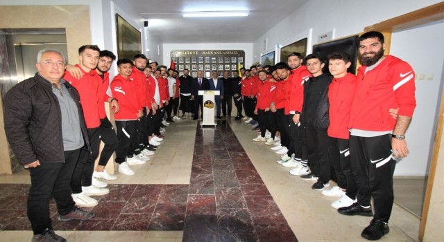 Bayburtspordan Başkan Pekmezciye teşekkür ziyareti