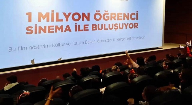 Bayburtta sinemaya hiç gitmeyen 15 okuldan 1600 öğrenci sinemaya götürüldü