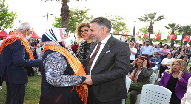Bayraklıda annelere özel kutlama