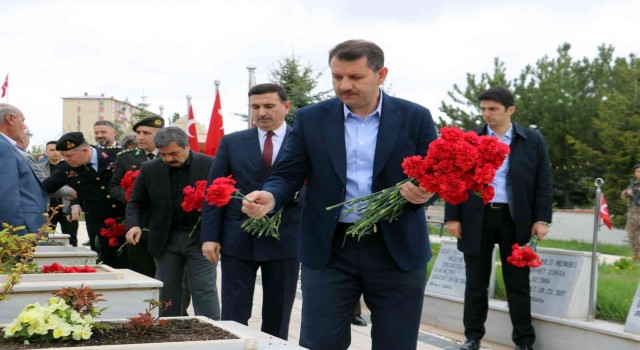 Bayram arifesinde şehitler unutulmadı