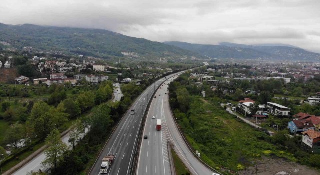 Bayram dönüşüne geçen vatandaşlar TEMde yoğunluk oluşturdu