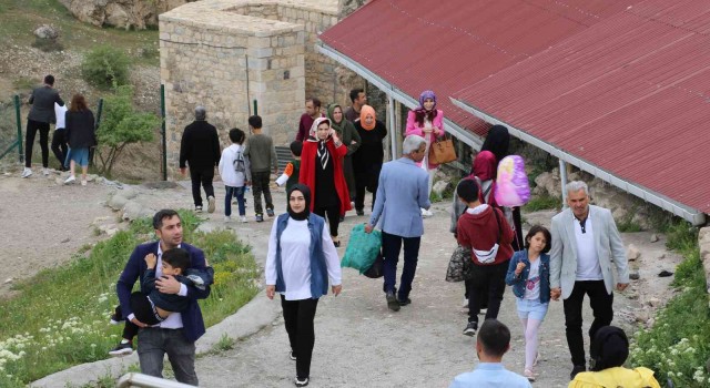 Bayram tatilinde vatandaşlar Harputa akın etti