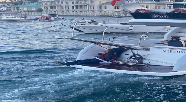Bebek sahilinde alkollü şahıs yattan denize düştü