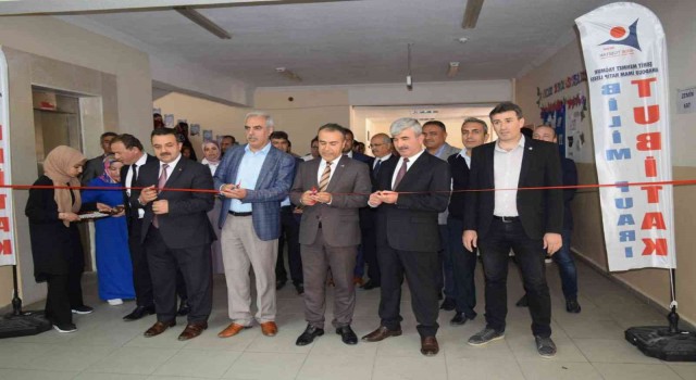 Besni ilçesinde TÜBİTAK 4006 bilim fuarı düzenlendi