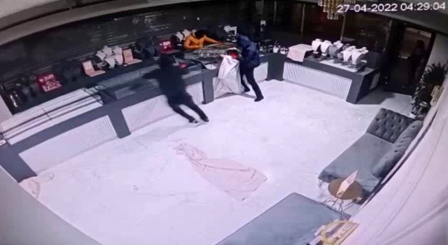 Beykozda milyonluk kuyumcu soygunu kamerada