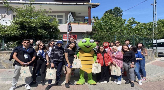 Beykozda üniversite öğrencileri kapı kapı dolaşıp “Sıfır Atık” projesini anlattı