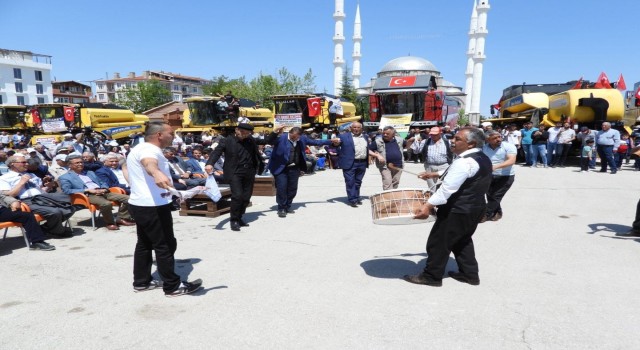 Biçerdöverler davul zurna ile uğurlandı