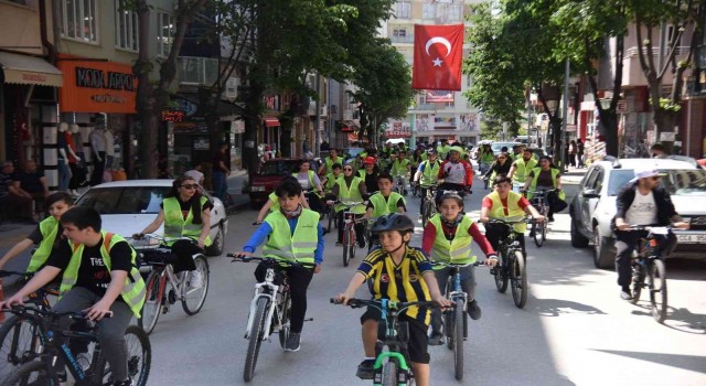 Bilecikte 19 Mayıs Gençlik Haftası etkinlikleri bisiklet turuyla başladı