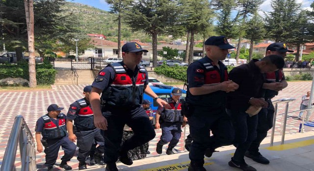 Bilecikte kablo hırsızlığı yapan şahıslar Sakaryada yakalandı