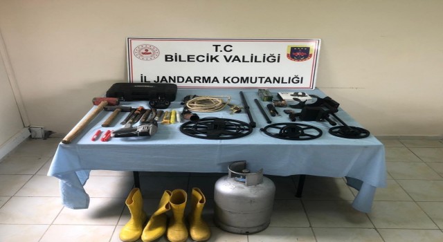 Bilecikte kaçak kazı operasyonunda 3 kişi gözaltına alındı