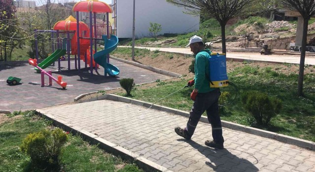 Bilecikte park ve oyun alanları çocuklar için temizleniyor