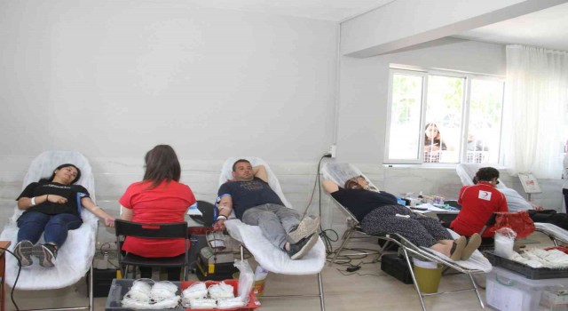 Bilim Fuarı Şenliğinde vatandaşlardan kan bağışına yoğun ilgi