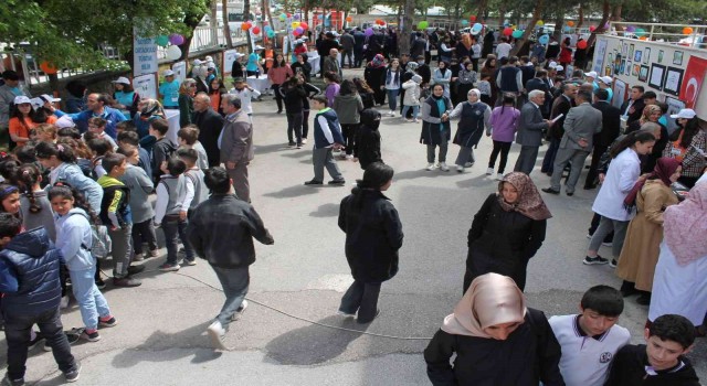 Bilim Fuarında 80 öğrenci ürettikleri projelerini sergilediler