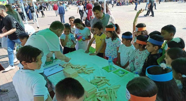 Bilim şenliğinde hem eğlendiler hem öğrendiler