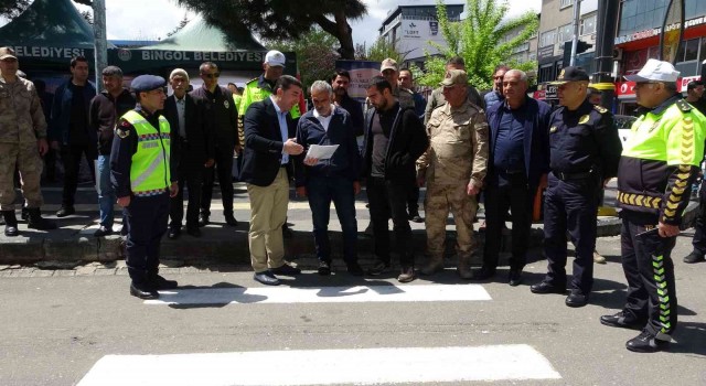 Bingölde “Yayalar için 5 adımda güvenli trafik” uygulaması yapıldı